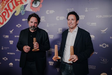 Edgar Medina e Guilherme Mendonça (vendecores do prémio Sophia na categoria Melhor Série ou Telefilme com a série Sul)