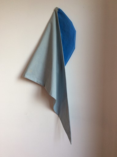 Labirinto e Eco - Tomás Cunha Ferreira s/título, 2014 pano de algodão e lona plástica 54,5 x 106 cm