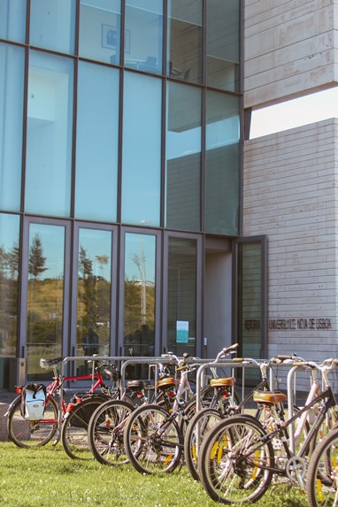 Estacionamento de bicicletas - Reitoria da Universidade Nova de LIsboa