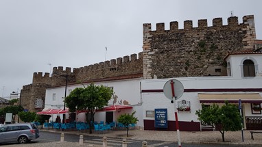 Pormenor da muralha de Borb