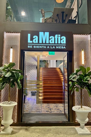 La Mafia se sienta a la mesa ©Maria Mattos