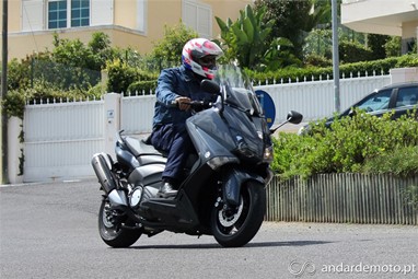 A TMAX 530 dá-se bem em qualquer ambiente...