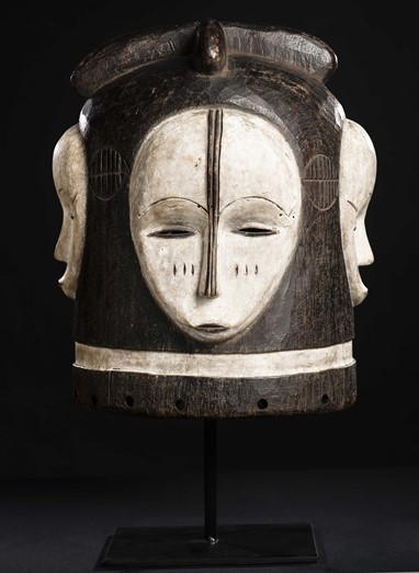 Máscara Tetela, Zaire/Congo - Madeira, penas, cordas, fibras, pigmentos | Coleção José de Guimarães