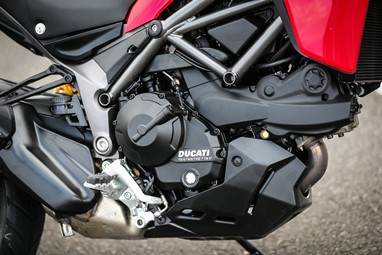 Motor de dois cilindros em "L" e 939 cm³ atinge 113 cv de potência máxima