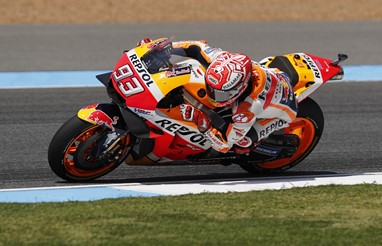 Marc Marquez é o expoente máximo de copo sair da moto em curva!