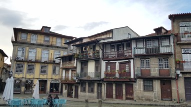 Largo da Oliveira - casario