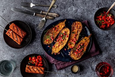 Beringela grelhada recheada com tahini e kofte caseiro
