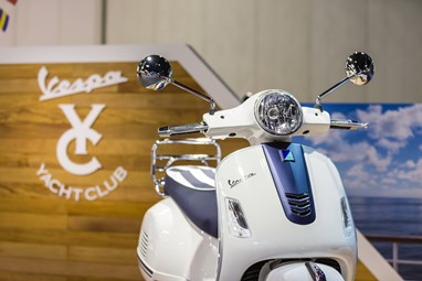 Vespa GTS Yacht Club