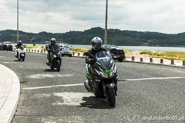J300, X-Max 250 e Forza 300
