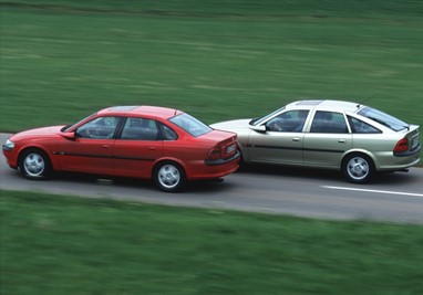 Opel Vectra - Com os ECOTEC DI 16V, a Opel tornou-se no primeiro fabricante a oferecer motores turbodiesel de injeção direta com quatro válvulas por cilindro
