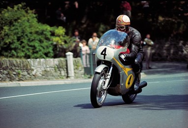 Mike Hailwood na Honda RC181