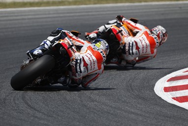 Marquez começou rápido, mas 4 quedas salientaram os problemas com o Michelin dianteiro