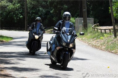 Mais uma curvas... Yamaha TMAX 530 e Honda Integra 750