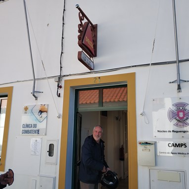 À entrada do Núcleo da Liga dos Combatentes