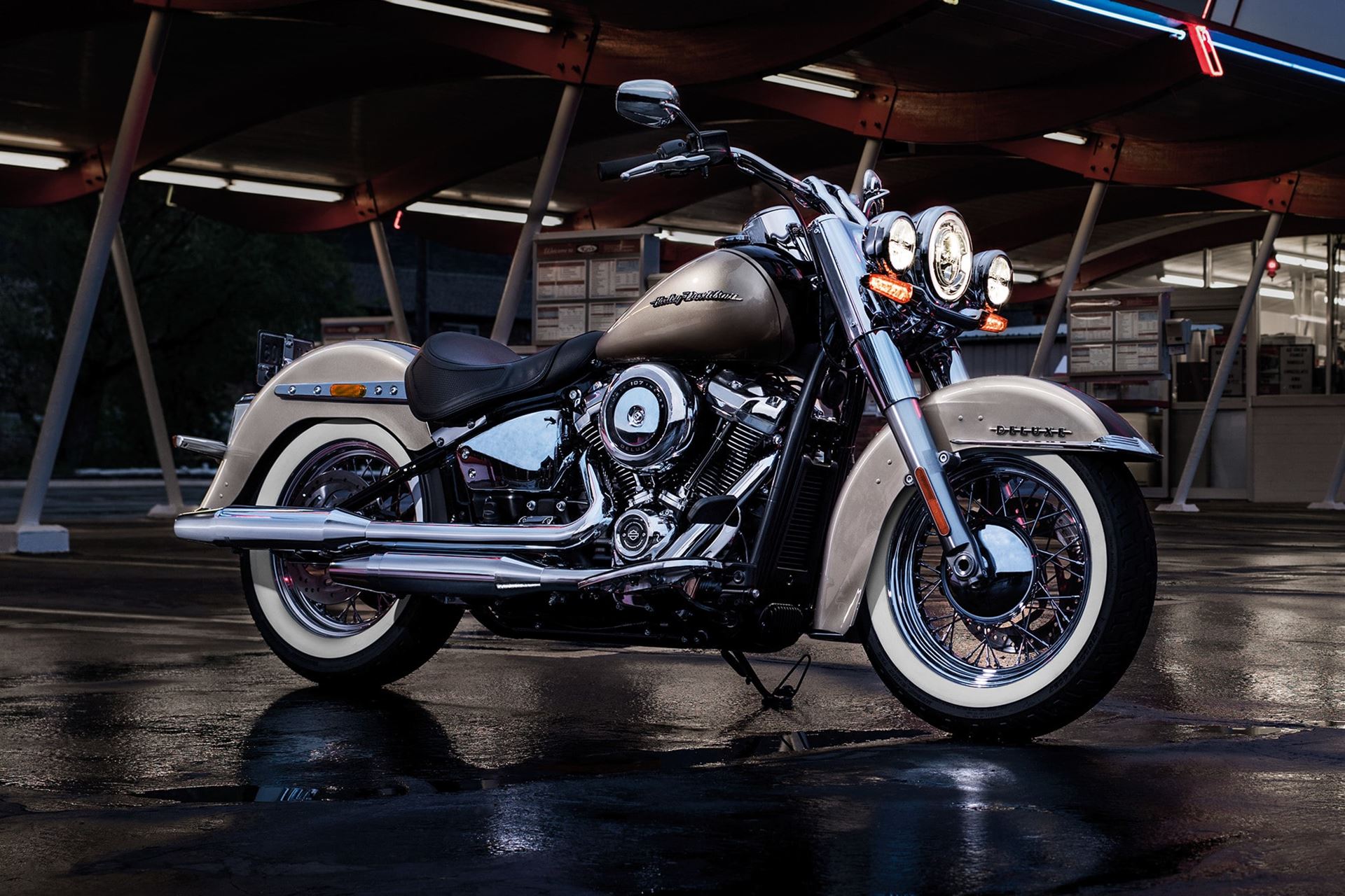 Harley Davidson Deluxe Moto Softail Andar De Moto