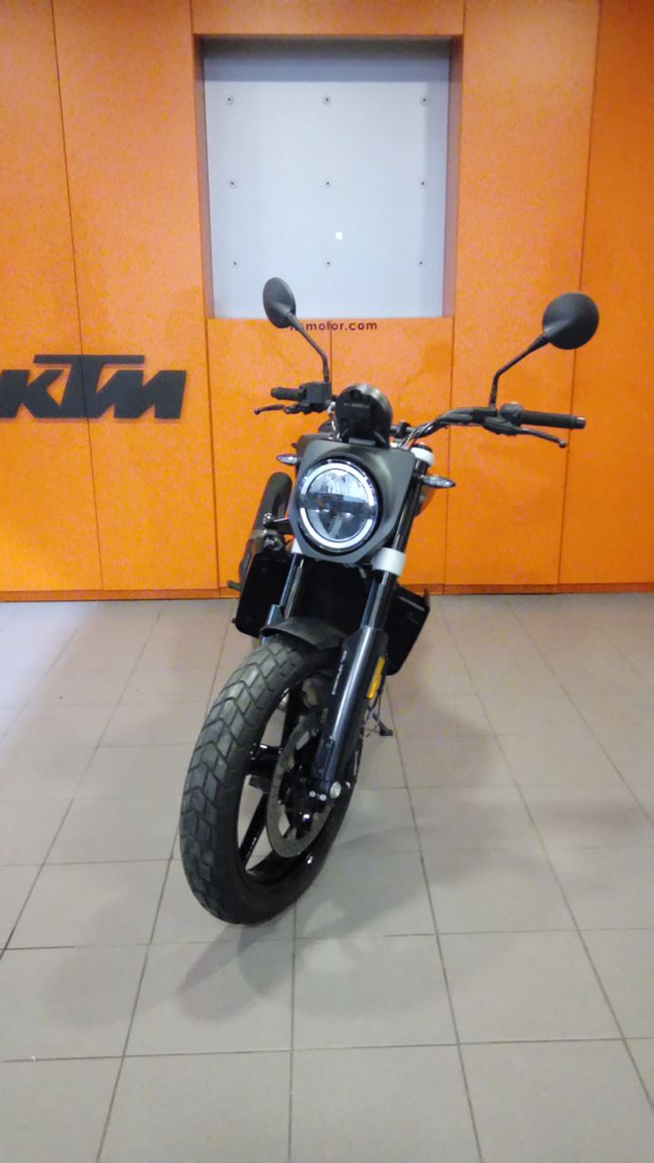 Husqvarna SVARTPILEN 701 | Moto