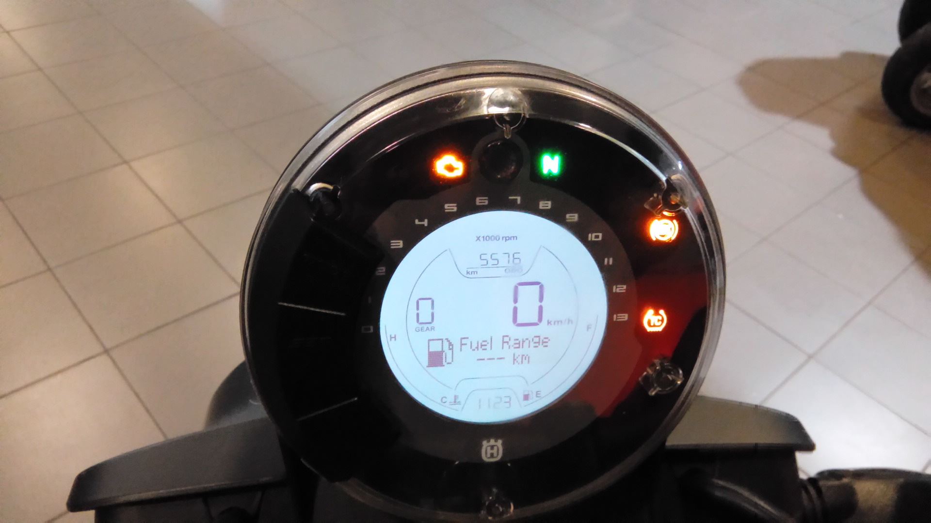 Husqvarna SVARTPILEN 701 | Moto