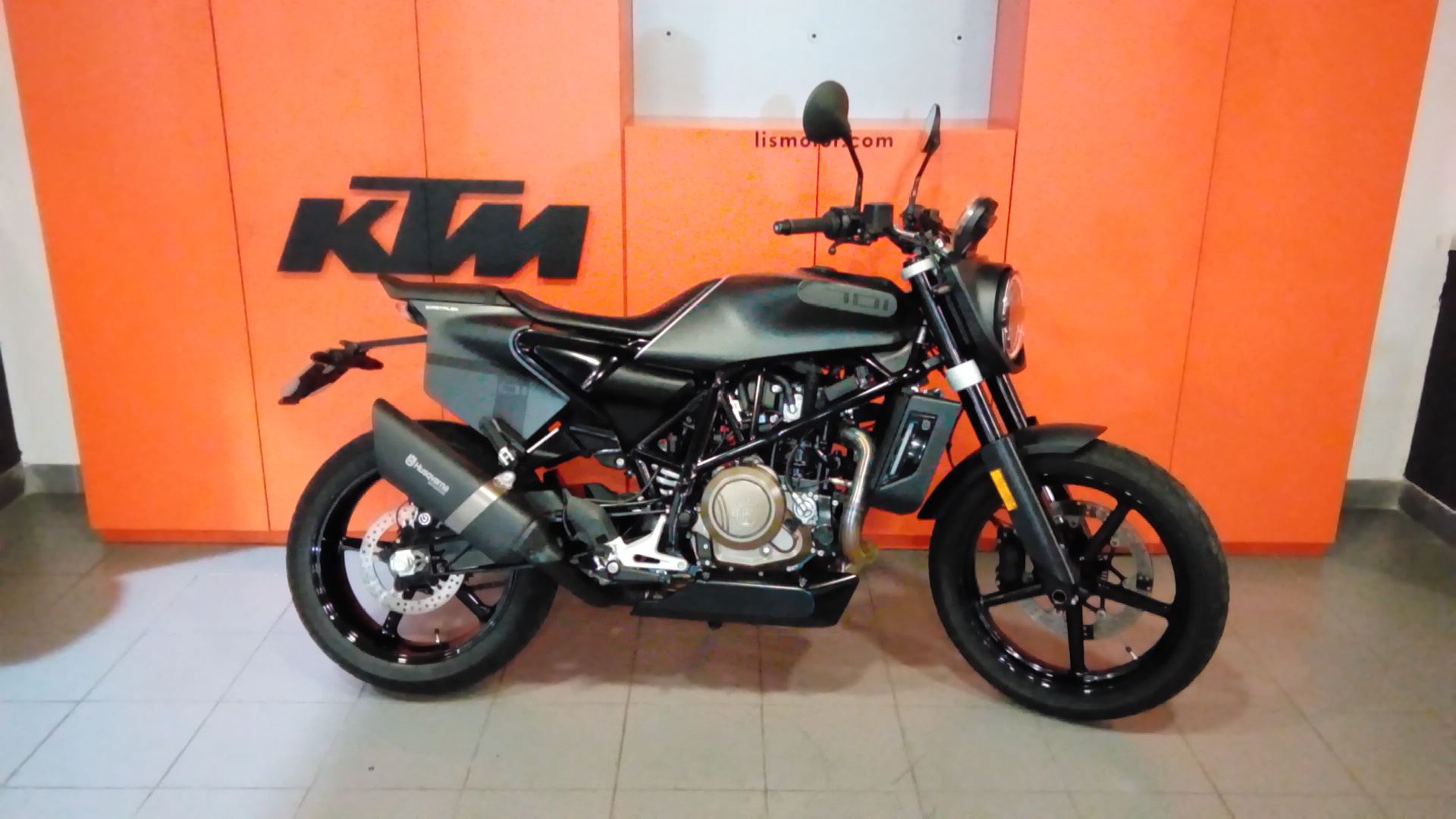 Husqvarna SVARTPILEN 701 | Moto