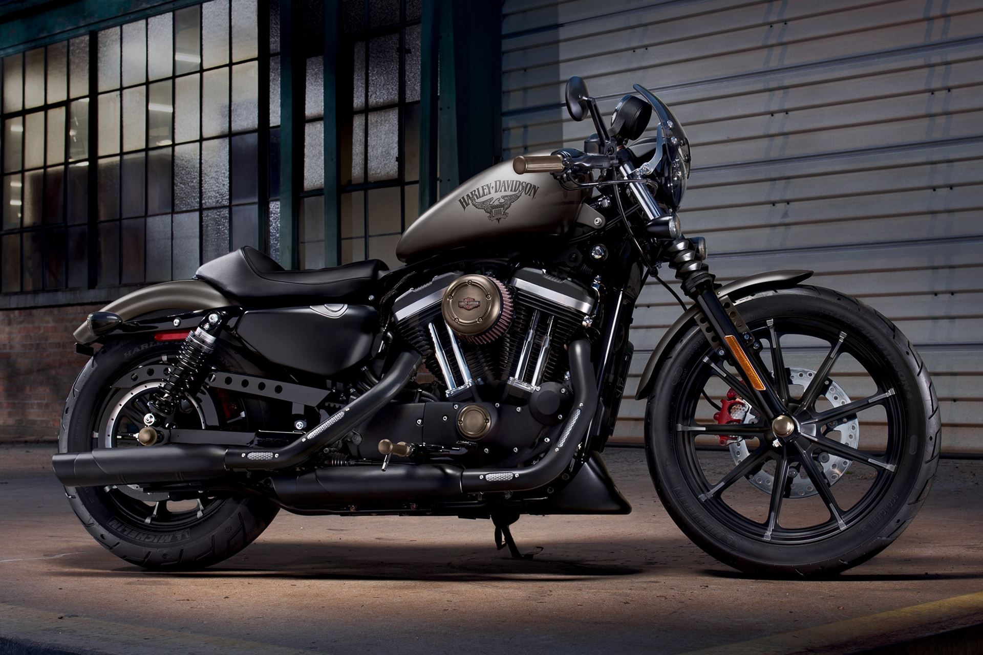 Comparar Harley Davidson Forty Eight Com Harley Davidson Iron 883 Andar De Moto