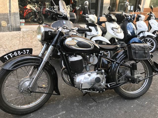 Triumph BDG 250 | Moto
