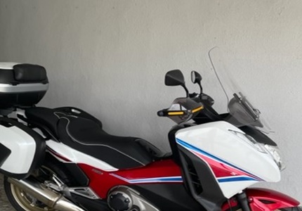 Honda Integra 750s