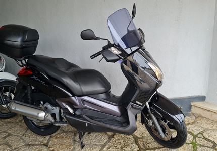 Yamaha X-Max 125