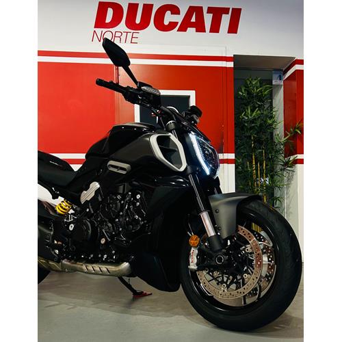 Ducati Diavel V4 Black