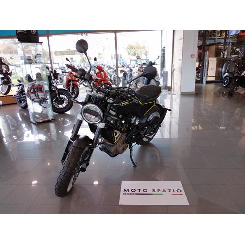 Husqvarna SVARTPILEN 401