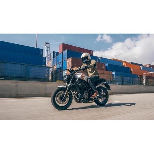 Yamaha XSR700 2024