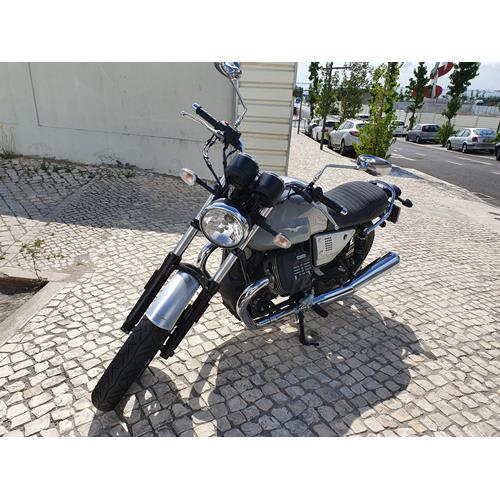 Moto Guzzi V7 Milano