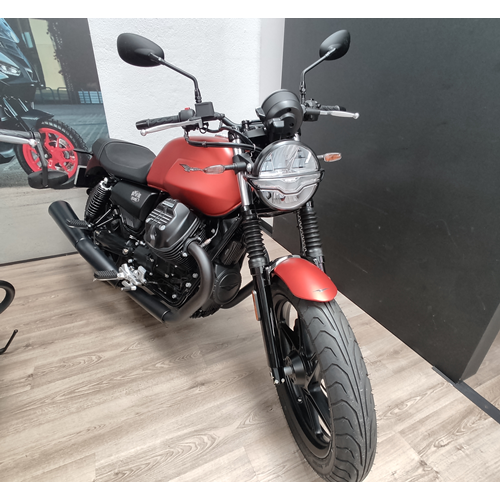 Moto Guzzi V7 850 Stone