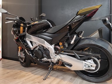 Aprilia Tuono V4 Factory | Moto