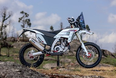 AJP PR7 2025 | Moto | Adventure Trail