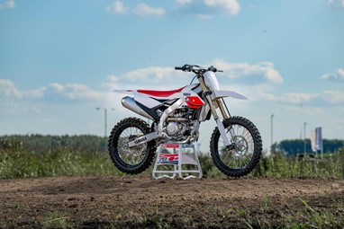 Yamaha YZ450F Edição Especial 70.º Aniversário 2026 | Moto | Competição