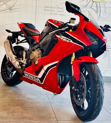 Honda CBR 1000RR FIREBLADE 25 ANOS | Moto