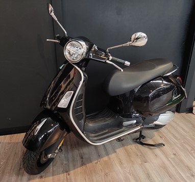Vespa GTS 300 | Scooter