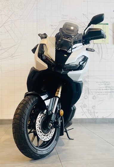Honda ADV 350 | Scooter