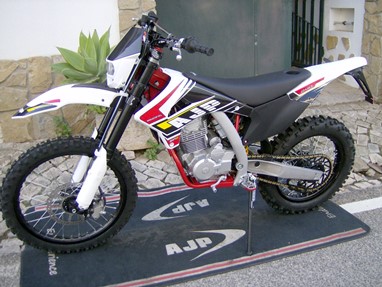 AJP SPR 240 Enduro | Moto