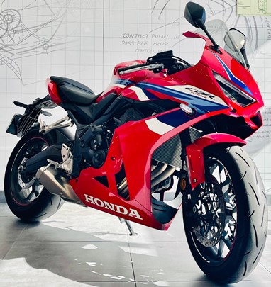 Honda CBR 650R E-CLUTCH | Moto