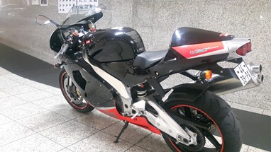 Aprilia RSV RSV 1000 | Moto
