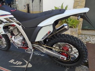 AJP PR7 650 - Nova - 0 km - Em stock | Moto