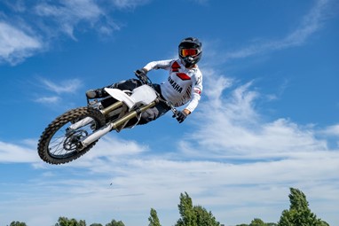 Yamaha YZ450F Edição Especial 70.º Aniversário 2026 | Moto | Competição