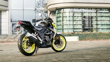 UM XTREET | Moto | Utility