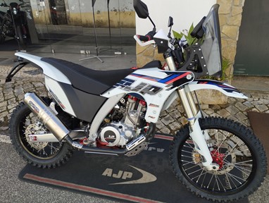 AJP PR7 650 - Nova - 0 km - Em stock | Moto