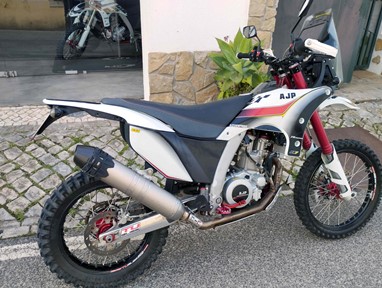 AJP PR7 650 - Estimada e Original | Moto