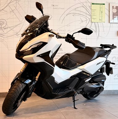 Honda ADV 350 | Scooter