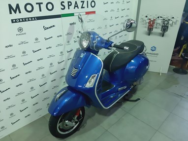 Vespa GTS 300 | Scooter