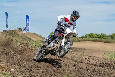 Yamaha YZ450F Edição Especial 70.º Aniversário 2026 | Moto | Competição