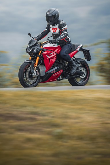 Energica EVA RIBELLE | Elétrica | Estrada