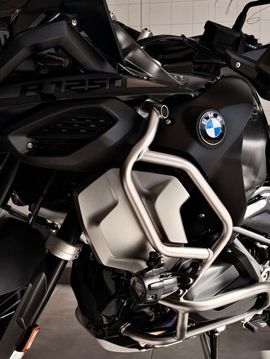 BMW R1250 GSA Triple Black | Moto